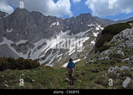 Wandern die Umrundung des Meded peak in Bergen Durmitor, Montenegro Stockfoto
