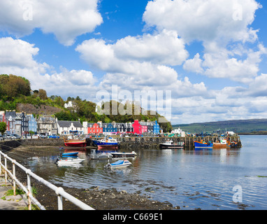 Ebbe im malerischen Fischerdorf Port von Tobermory auf der Isle of Mull, Inneren Hebriden, Argyll and Bute, Scotland, UK Stockfoto