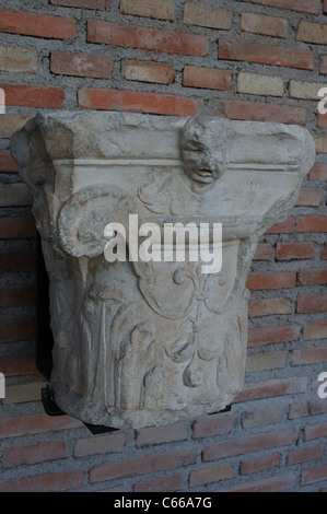 Fantastische Hauptstadt. Renaissance (Plateresk) gehören das ANTIQUARIUM - Wall von ALCALA DE HENARES (13 th). Spanien Stockfoto