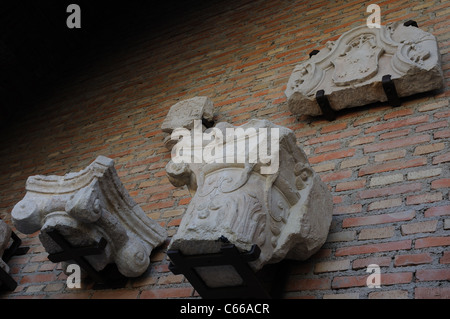 Fantastische Hauptstadt. Renaissance (Plateresk) gehören das ANTIQUARIUM - Wall von ALCALA DE HENARES (13 th). Spanien Stockfoto