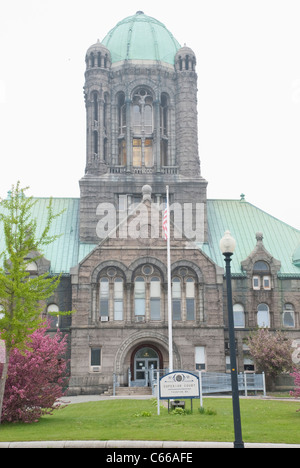 Der historische Superior Court in Taunton, Massachusetts ist geschmückt mit einem Kupferdach. Stockfoto