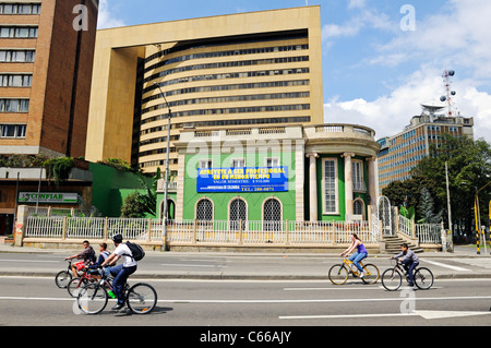 Ciclovia, Menschen auf Fahrrädern am Sonntag, wenn Straßen, Autos, Bogotá, Kolumbien geschlossen Stockfoto