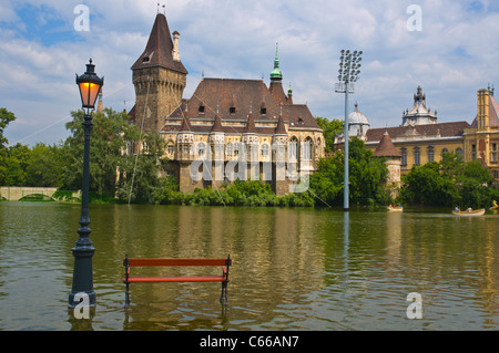 Warten von Eric Pinder in der Kunst auf See Ausstellung im Sommer 2011 auf Varosligeti See Városliget der Stadtpark in Budapest Stockfoto