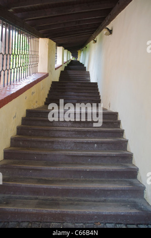 Kryte Schody der überdachte Holztreppe von 1563 alte Stadt Trenčín Slowakei Europa Stockfoto