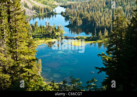 Südlich von Mammoth Lakes, Kalifornien ist dieser wunderbar klaren und kühlen Bergsee. Mammoth Lakes, Kalifornien ist dieser wunderbar klar und kühl mo Stockfoto