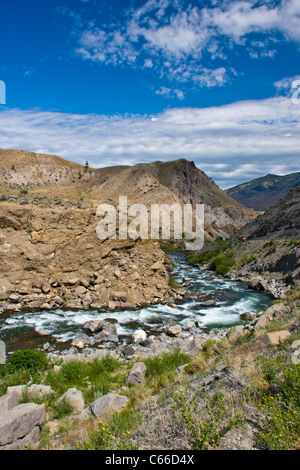 Stromschnellen am Fluss Gardner (auch bekannt als Gardiner) im Yellowstone National Park in Wyoming und Montana. Stockfoto