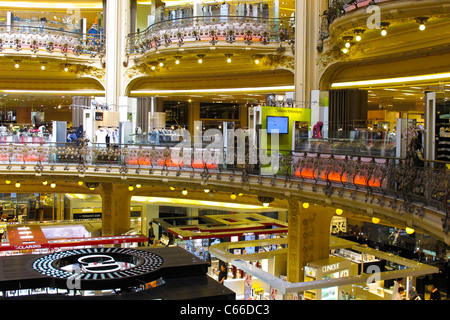 Das Kaufhaus Galeries Lafayette ist eine berühmte shopping-Destination in Paris Frankreich Stockfoto