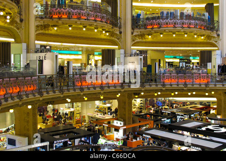 Das Kaufhaus Galeries Lafayette ist eine berühmte shopping-Destination in Paris Frankreich Stockfoto