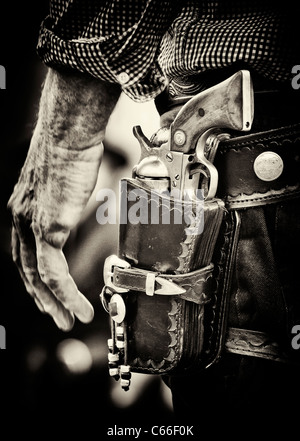 Cowboy Action Pistole und Holster Sepia-Farbton Stockfoto