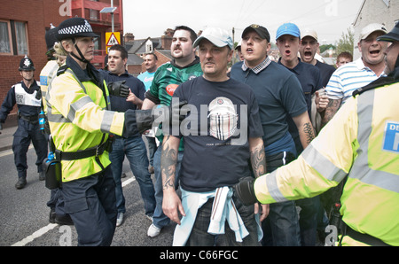 Der Betrieb von Devon und Cornwall Polizei Fußball Gewaltprävention an der Npower League 1 match zwischen Fans aus Exeter Ci Stockfoto