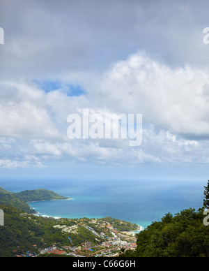 Panorama - Blick auf die Meeresbucht. Thailand, Phuket. Stockfoto