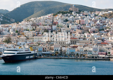Syros, Architektur, Gebäude, Stadt Cafés, Restaurants, Hafen, Hafen, Fähren, Hafen, Werften, Kais, Syros, Griechenland Stockfoto