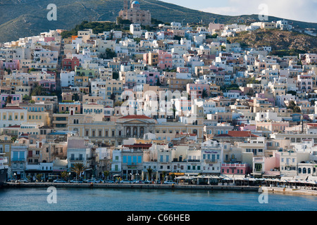 Syros, Architektur, Gebäude, Stadt Cafés, Restaurants, Hafen, Hafen, Fähren, Hafen, Werften, Kais, Syros, Griechenland Stockfoto