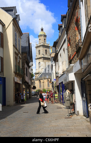 Blick auf die Kirche von Rue du Lait, Auray, Morbihan, Bretagne, Frankreich Stockfoto