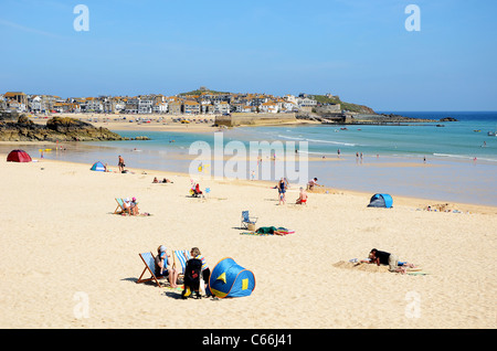 Familien auf Porthminster Strand in St.Ives, Cornwall, UK Stockfoto