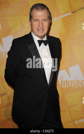 Mario Testino im Ankunftsbereich für El Museo del Barrio Gala, Restaurant Cipriani 42nd Street, New York, NY 26. Mai 2011. Foto von: Kristin Callahan/Everett Collection Stockfoto