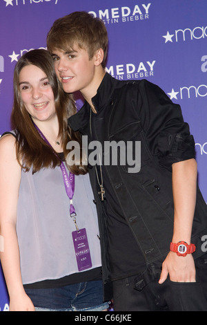 Justin Bieber bei Instore-Auftritt für Justin Bieber SOMEDAY Fragrance Launch, Macy's Herald Square Kaufhaus, New York, NY 23. Juni 2011. Foto von: Lee/Everett Collection Stockfoto