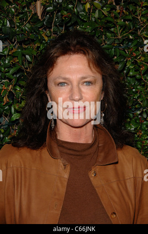 Jacqueline Bisset im Ankunftsbereich für MIDNIGHT IN PARIS Premiere, Samuel Goldwyn Theater am AMPAS, Los Angeles, CA 18. Mai 2011. Foto von: Michael Germana/Everett Collection Stockfoto