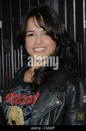 Michelle Rodriguez im Ankunftsbereich für MACHETE Premiere, Orpheum Theater, Los Angeles, CA 25. August 2010. Foto von: Dee Cercone/Everett Collection Stockfoto