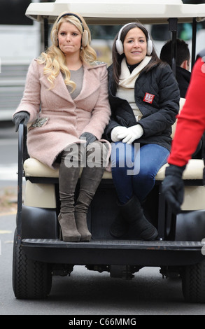 Jessica Simpson in Anwesenheit für 84. jährlichen Macy's Thanksgiving Day Parade, New York, NY 25. November 2010. Foto von: Kristin Callahan/Everett Collection Stockfoto