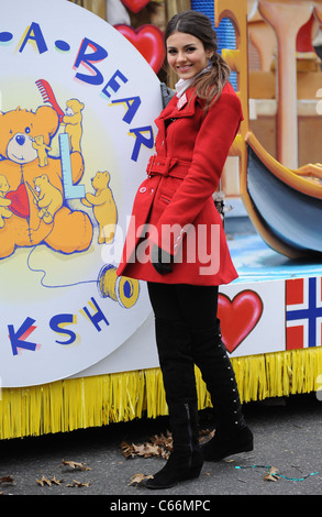 Victoria Justice in Anwesenheit für 84. jährlichen Macy's Thanksgiving Day Parade, New York, NY 25. November 2010. Foto von: Kristin Callahan/Everett Collection Stockfoto