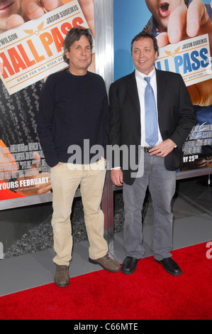 Peter Farrelly, Bobby Farrelly im Ankunftsbereich für HALL PASS Premiere, Arclight Cinerama Dome, Los Angeles, CA 23. Februar 2011. Foto von: Elizabeth Goodenough/Everett Collection Stockfoto