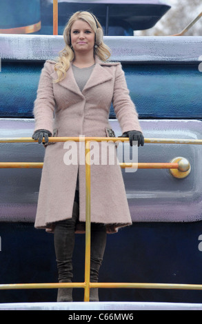 Jessica Simpson in Anwesenheit für 84. jährlichen Macy's Thanksgiving Day Parade, New York, NY 25. November 2010. Foto von: Kristin Callahan/Everett Collection Stockfoto