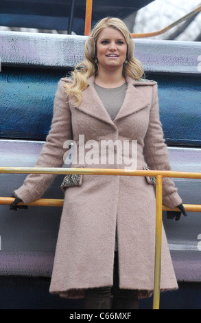 Jessica Simpson in Anwesenheit für 84. jährlichen Macy's Thanksgiving Day Parade, New York, NY 25. November 2010. Foto von: Kristin Callahan/Everett Collection Stockfoto