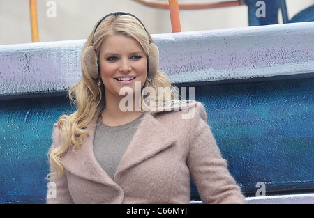 Jessica Simpson in Anwesenheit für 84. jährlichen Macy's Thanksgiving Day Parade, New York, NY 25. November 2010. Foto von: Kristin Callahan/Everett Collection Stockfoto