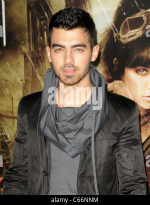 Joe Jonas im Ankunftsbereich für SUCKER PUNCH Premiere, Graumans Chinese Theatre, Los Angeles, CA 23. März 2011. Foto von: Dee Cercone/Everett Collection Stockfoto