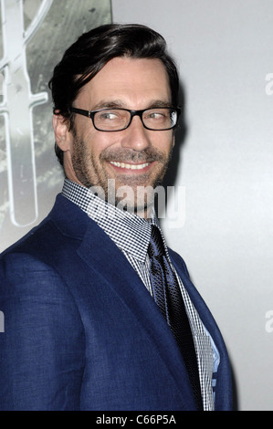 Jon Hamm im Ankunftsbereich für SUCKER PUNCH Premiere, Graumans Chinese Theatre, Los Angeles, CA 23. März 2011. Foto von: Elizabeth Goodenough/Everett Collection Stockfoto