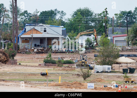 Teil des Schadens von der 27. April 2011 Tuscaloosa, Alabama Tornado Schäden als angesehene 6 Wochen später Juni 16. Stockfoto