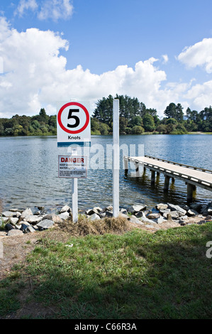 Boot starten Bereich am See Arapuni eine künstliche Wasserstraße am Waikato River in der Nähe von Maungatautari Nordinsel Neuseeland Stockfoto