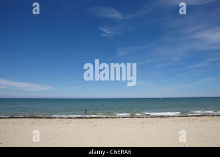 Umgebung von Juno Beach und das Kriegerdenkmal für die gefallenen kanadischen Soldaten, Normandie Stockfoto