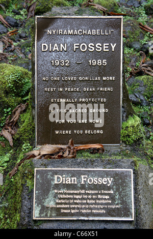 Dian Fossey das Grab neben der Ziffer, Mountain Gorilla Grab Friedhof, Karisoke Stockfoto