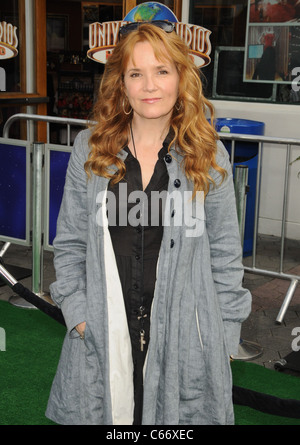 Lea Thompson im Ankunftsbereich für HOP Premiere, Universal CityWalk, Los Angeles, CA 27. März 2011. Foto von: Dee Cercone/Everett Collection Stockfoto