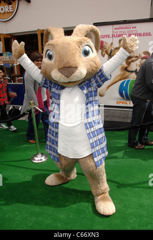 Fred im Ankunftsbereich für HOP Premiere, Universal CityWalk, Los Angeles, CA 27. März 2011. Foto von: Michael Germana/Everett Collection Stockfoto