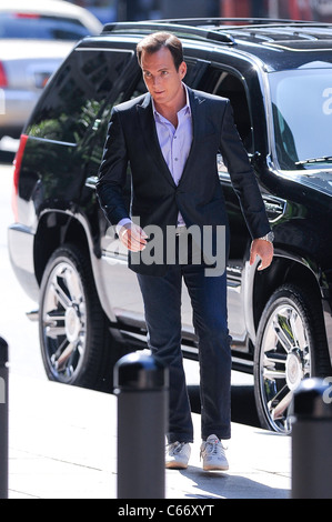 Will Arnett, filmt eine Szene auf der "Running Wilde" Filmset in Downtown Manhattan unterwegs für Promi-Schnappschüsse - Donnerstag, New York, NY 26. August 2010. Foto von: Ray Tamarra/Everett Collection Stockfoto