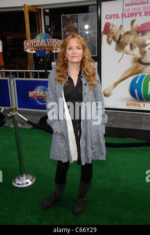 Lea Thompson im Ankunftsbereich für HOP Premiere, Universal CityWalk, Los Angeles, CA 27. März 2011. Foto von: Michael Germana/Everett Collection Stockfoto