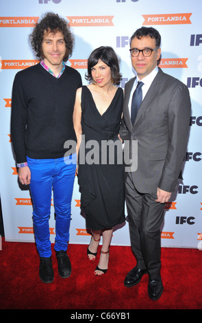 Jonathan Krisel, Carrie Brownstein, Fred Armisen im Ankunftsbereich für PORTLANDIA Premiere, Edison Ballroom, New York, NY am 19 Januar, Stockfoto