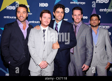 Jeremy Piven, Kevin Connolly, Adrian Grenier, Kevin Dillon, Jerry Ferrara im Ankunftsbereich für ENTOURAGE Saison acht Premiere, The Beacon, New York, NY 19. Juli 2011. Foto von: Lee/Everett Collection Stockfoto