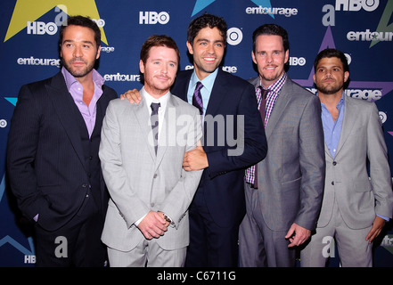 Jeremy Piven, Kevin Connolly, Adrian Grenier, Kevin Dillon, Jerry Ferrara im Ankunftsbereich für ENTOURAGE Saison acht Premiere, The Beacon, New York, NY 19. Juli 2011. Foto von: Lee/Everett Collection Stockfoto