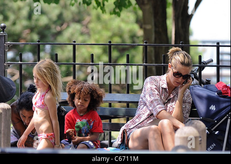 Leni Samuel, Johan Samuel, Heidi Klum, spielen Battery Park City unterwegs für Promi-Schnappschüsse - Samstag, New York, NY Stockfoto