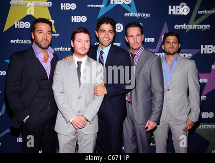 Jeremy Piven, Kevin Connolly, Adrian Grenier, Kevin Dillon, Jerry Ferrara im Ankunftsbereich für ENTOURAGE Saison acht Premiere, The Beacon, New York, NY 19. Juli 2011. Foto von: Lee/Everett Collection Stockfoto