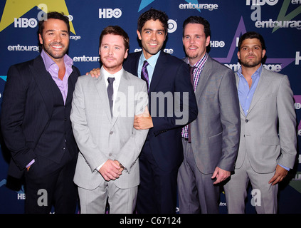 Jeremy Piven, Kevin Connolly, Adrian Grenier, Kevin Dillon, Jerry Ferrara im Ankunftsbereich für ENTOURAGE Saison acht Premiere, The Beacon, New York, NY 19. Juli 2011. Foto von: Lee/Everett Collection Stockfoto