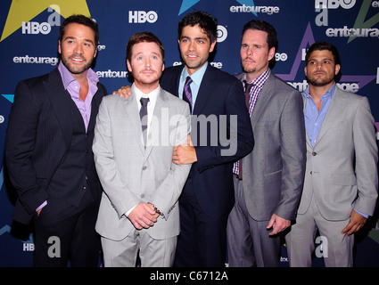 Jeremy Piven, Kevin Connolly, Adrian Grenier, Kevin Dillon, Jerry Ferrara im Ankunftsbereich für ENTOURAGE Saison acht Premiere, The Beacon, New York, NY 19. Juli 2011. Foto von: Lee/Everett Collection Stockfoto