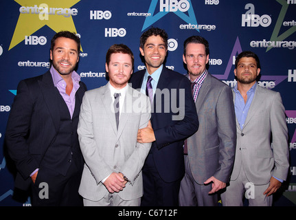 Jeremy Piven, Kevin Connolly, Adrian Grenier, Kevin Dillon, Jerry Ferrara im Ankunftsbereich für ENTOURAGE Saison acht Premiere, The Beacon, New York, NY 19. Juli 2011. Foto von: Lee/Everett Collection Stockfoto