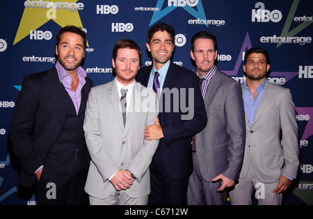Jeremy Piven, Kevin Connolly, Adrian Grenier, Kevin Dillon, Jerry Ferrara im Ankunftsbereich für ENTOURAGE Saison acht Premiere, The Beacon, New York, NY 19. Juli 2011. Foto von: Lee/Everett Collection Stockfoto