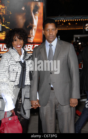 Pauletta Pearson, Denzel Washington im Ankunftsbereich für UNAUFHALTSAMEN Premiere, Regency Village Theater, Westwood, CA 26. Oktober 2010. Foto von: Michael Germana/Everett Collection Stockfoto