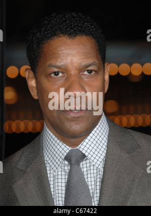 Denzel Washington im Ankunftsbereich für UNAUFHALTSAMEN Premiere, Regency Village Theater, Westwood, CA 26. Oktober 2010. Foto von: Elizabeth Goodenough/Everett Collection Stockfoto